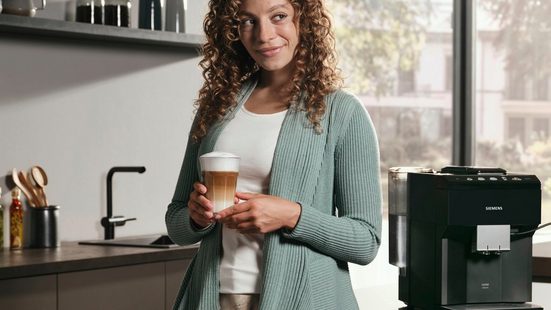 Kaffeevollautomat EQ500 classic TP513D09, viele Kaffeespezialitäten, automatische Dampfreinigung, schwarz,OneTouch-Funktion intuitives Farbdisplay